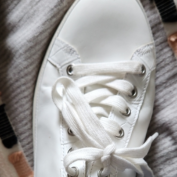 Vionic Women's White Sneakers - Picture 4 of 5